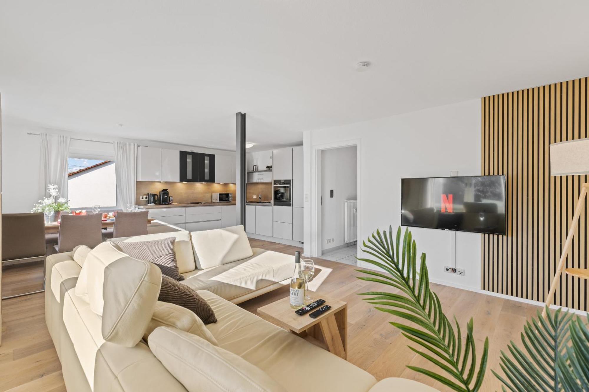 Goldcream Suites - Modern - Netflix - Free Parking Гюнцбург Экстерьер фото