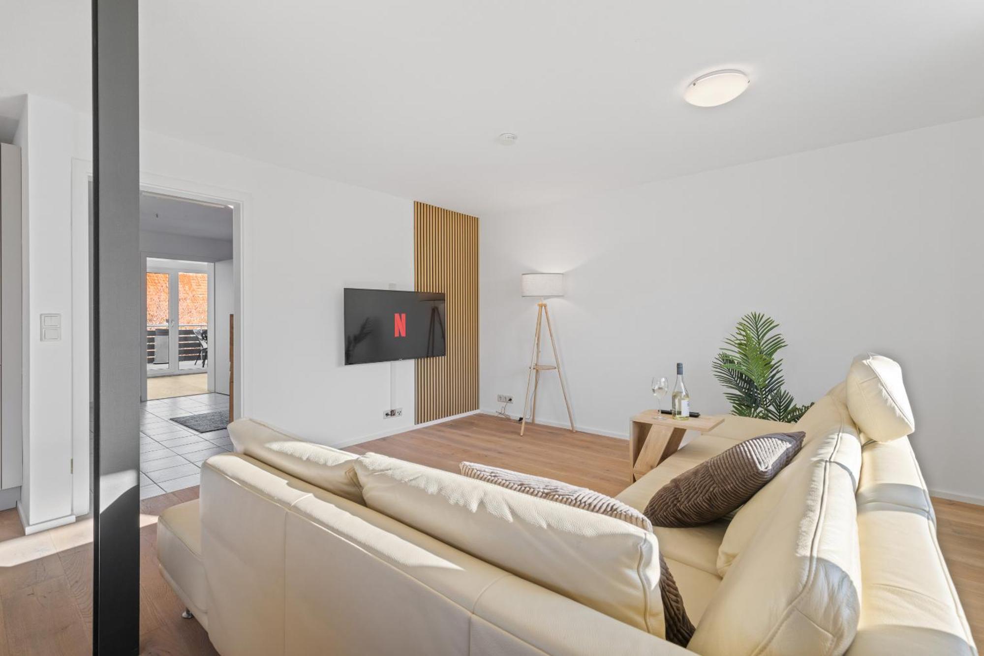 Goldcream Suites - Modern - Netflix - Free Parking Гюнцбург Экстерьер фото